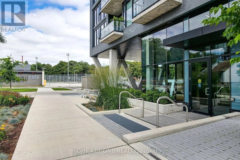 #817 7 Smith Crescent, Toronto (Stonegate-Queensway), Ontario, M8Z0G3, Toronto (Stonegate-Queensway), Ontario — photo 1 of 5