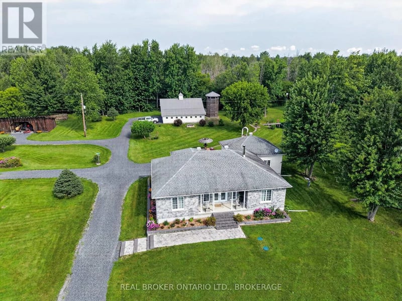 18523 Kenyon Conc Rd 1 Road, North Glengarry, Ontario, K0C1B0, North Glengarry, Ontario — photo 1 of 5