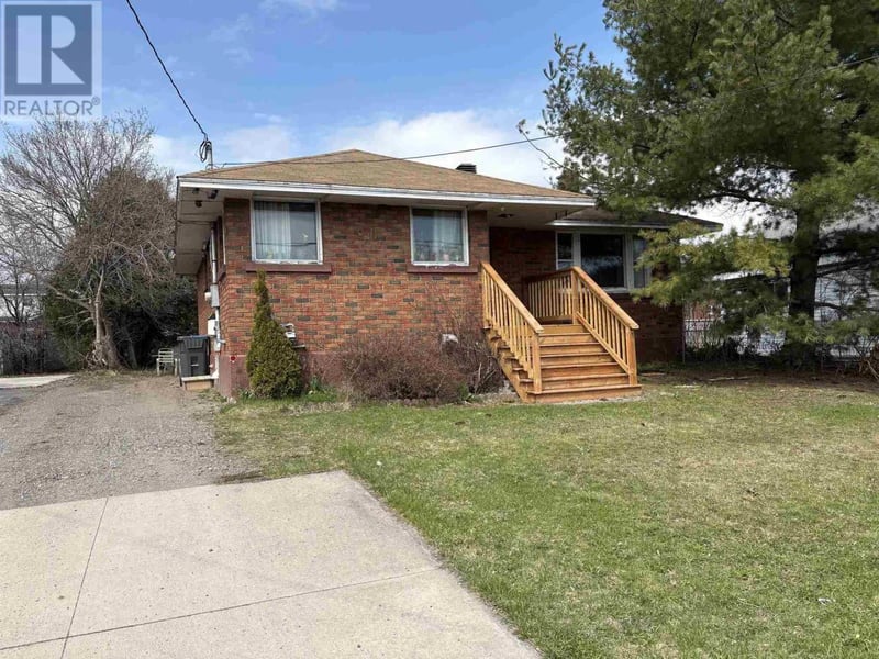 90 Henrietta AVE, Sault Ste. Marie, Ontario, P6C1Z5, Sault Ste. Marie, Ontario — photo 1 of 5