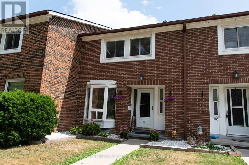 #29 121 Bagot Street, Guelph (Junction/Onward Willow), Ontario, N1H5T8, Guelph (Junction/Onward Willow), Ontario — photo 1 of 5