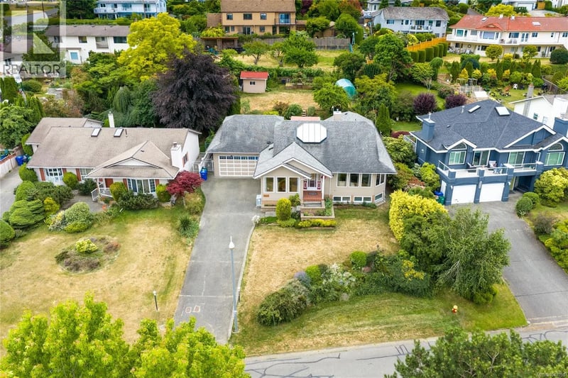 5213 Fillinger Crescent, Nanaimo, British Columbia, V9V1H7, Nanaimo, British Columbia — photo 1 of 5