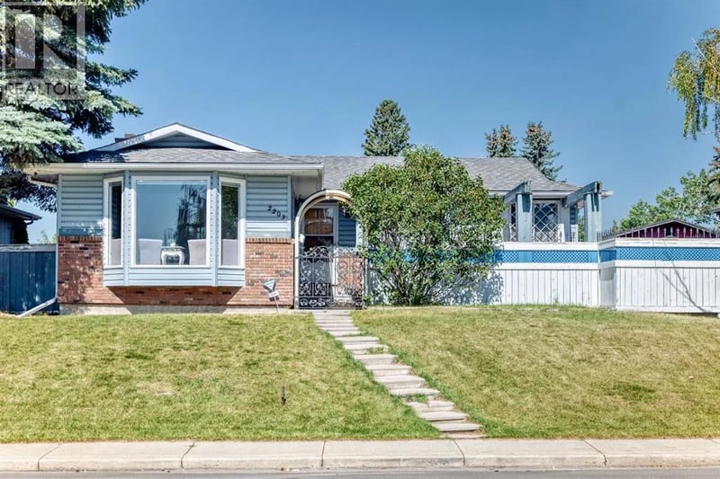 2203 65 Street Northeast, Calgary, Alberta, T1Y1N5, Calgary, Alberta — photo 1 of 5