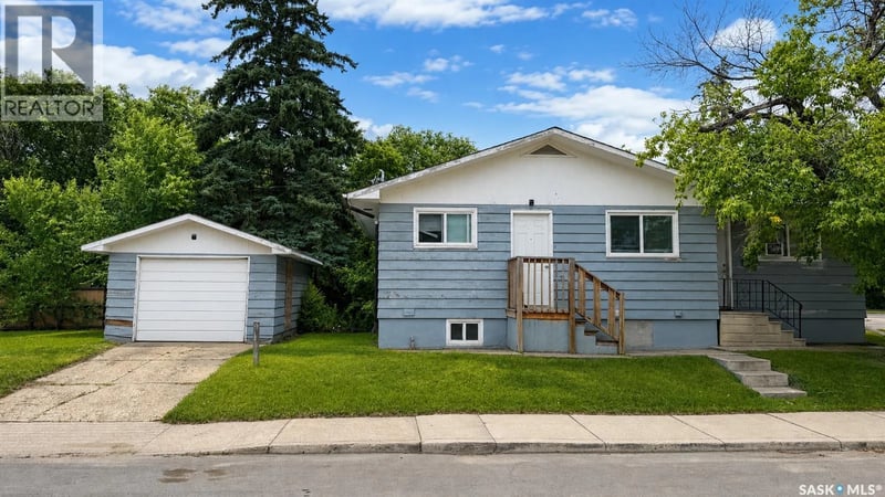 1924 22nd STREET W, Saskatoon, Saskatchewan, S7M0T9, Saskatoon, Saskatchewan — photo 1 of 5