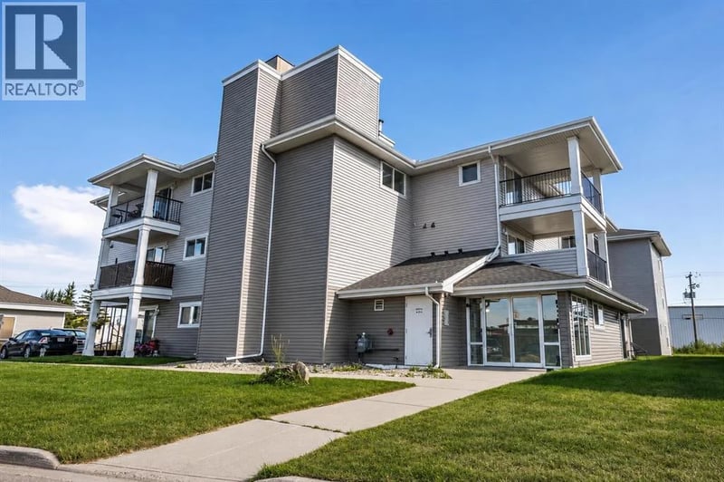 1021 Ross Street, Crossfield, Alberta, T0M0S0, Crossfield, Alberta — photo 1 of 5