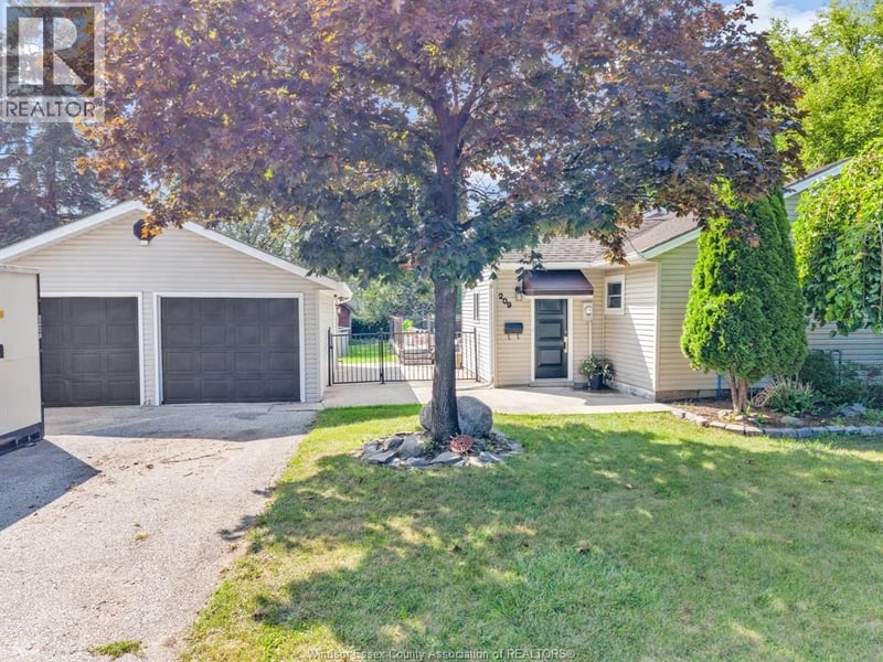209 ST. ANDREWS, Lakeshore, Ontario, N8N3L4, Lakeshore, Ontario — photo 1 of 5