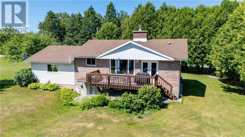 205 Limberlost Lane, Mindemoya, Ontario, P0P1S0, Mindemoya, Ontario — photo 1 of 5