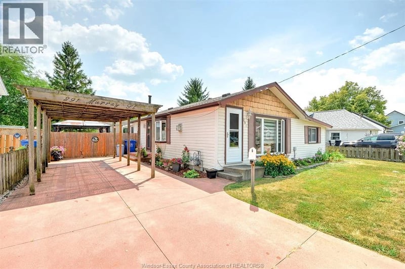 291 MURRAY, Amherstburg, Ontario, N9V1K2, Amherstburg, Ontario — photo 1 of 5