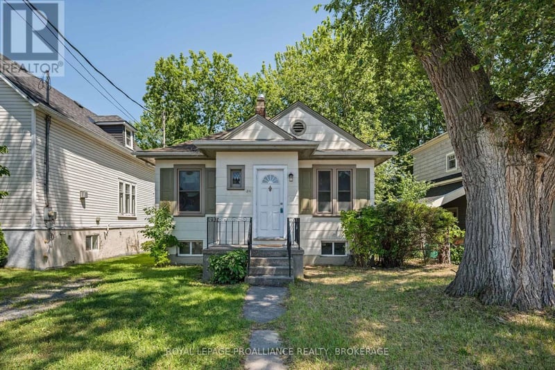 211 Toronto Street, Kingston (Central City East), Ontario, K7L4A9, Kingston (Central City East), Ontario — photo 1 of 5