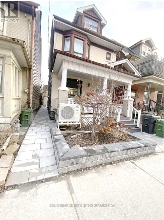 #Room 201 81 Hallam Street, Toronto (Dovercourt-Wallace Emerson-Junction), Ontario, M6H1W7, Toronto (Dovercourt-Wallace Emerson-Junction), Ontario — photo 1 of 5