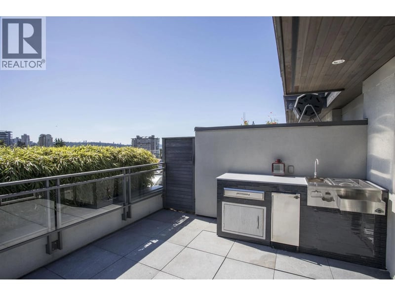 #300 2432 HAYWOOD Avenue, West Vancouver, British Columbia, V7V1Y1, West Vancouver, British Columbia — photo 1 of 5