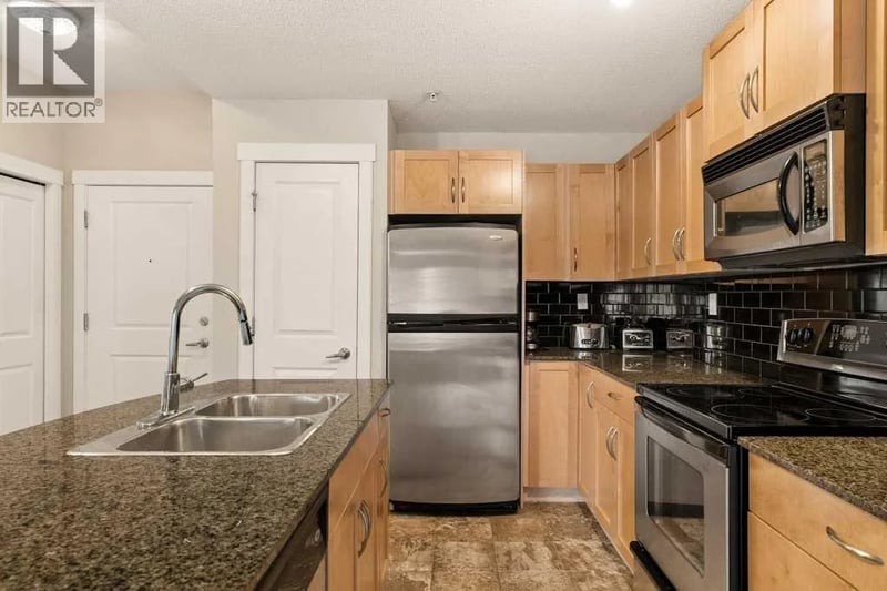 5605 Henwood Street Southwest, Calgary, Alberta, T3E7R2, Calgary, Alberta — photo 1 of 5