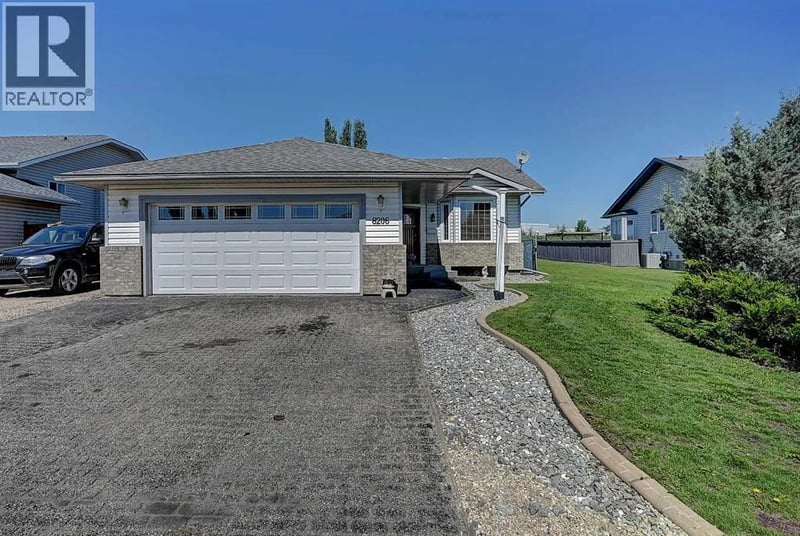 8206 107 Street, Grande Prairie, Alberta, T8W2J6, Grande Prairie, Alberta — photo 1 of 5