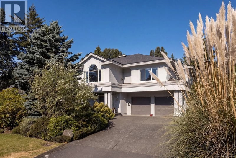 2980 Sea View Road, Saanich, British Columbia, V8N1L1, Saanich, British Columbia — photo 1 of 5