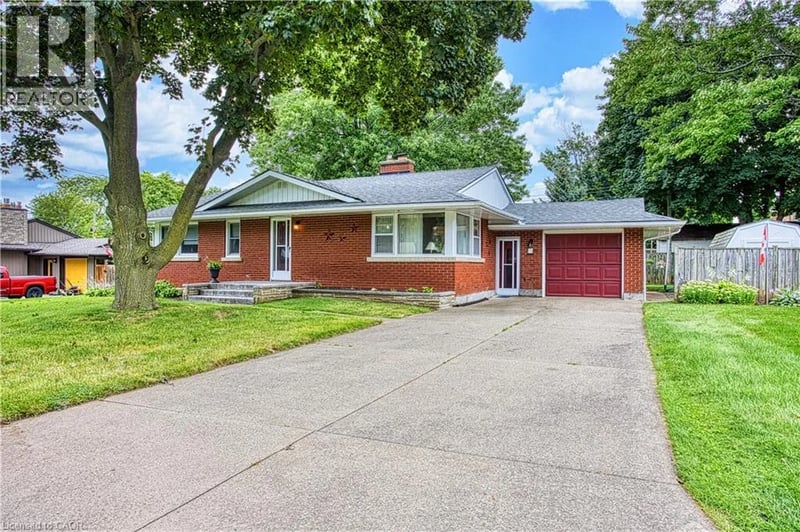 6 CHERRYWOOD Avenue, Grimsby, Ontario, L3M2N1, Grimsby, Ontario — photo 1 of 5