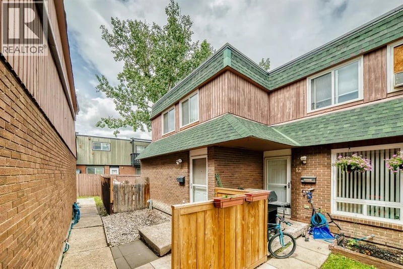11240 6 Street Southwest, Calgary, Alberta, T2W1V9, Calgary, Alberta — photo 1 of 5