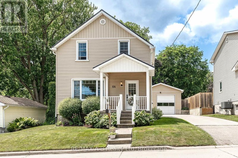 104 Ontario Street South, St. Marys, Ontario, N4X1C2, St. Marys, Ontario — photo 1 of 5