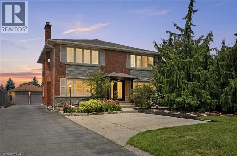 33 CENTENNIAL Parkway South, Hamilton, Ontario, L8G2C1, Hamilton, Ontario — photo 1 of 5