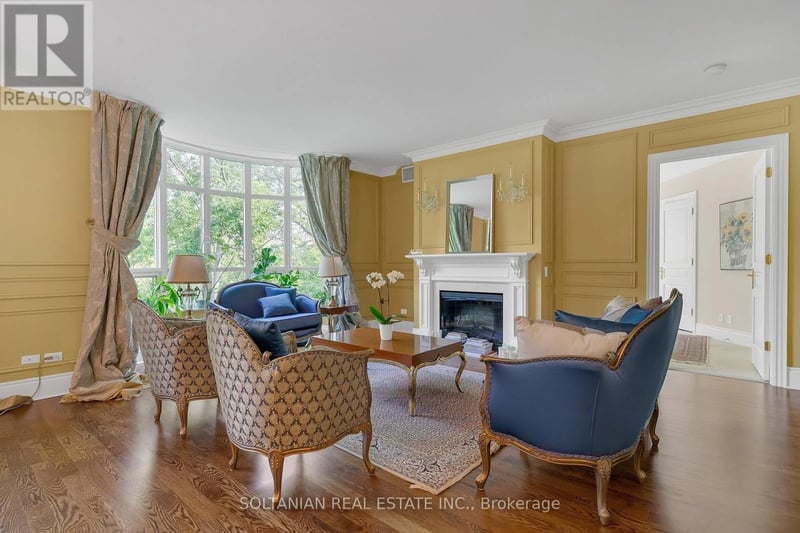 #212 7071 Bayview Avenue, Markham (Bayview Glen), Ontario, L3T7Y8, Markham (Bayview Glen), Ontario — photo 1 of 5