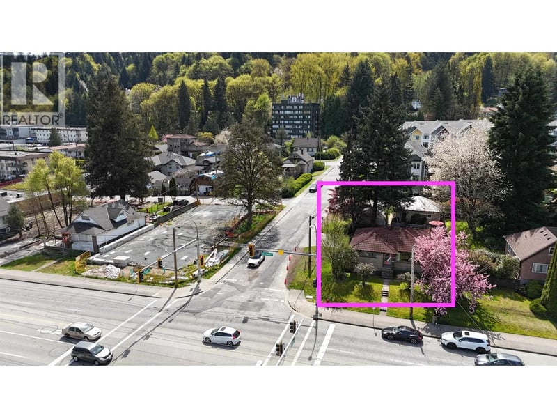 2825 ST JOHN Street, Port Moody, British Columbia, V3H2B9, Port Moody, British Columbia — photo 1 of 5