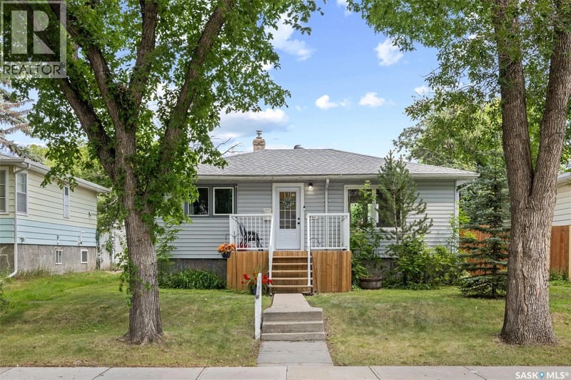 2457 MacKay STREET, Regina, Saskatchewan, S4N2T4, Regina, Saskatchewan — photo 1 of 5