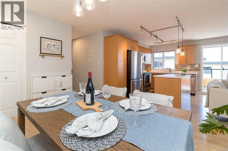 #404 2940 Harriet Road, Saanich, British Columbia, V9A1T3, Saanich, British Columbia — photo 1 of 5