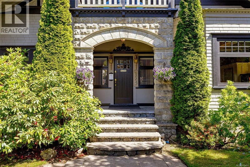 875 Richmond Avenue, Victoria, British Columbia, V8S3Z2, Victoria, British Columbia — photo 1 of 5