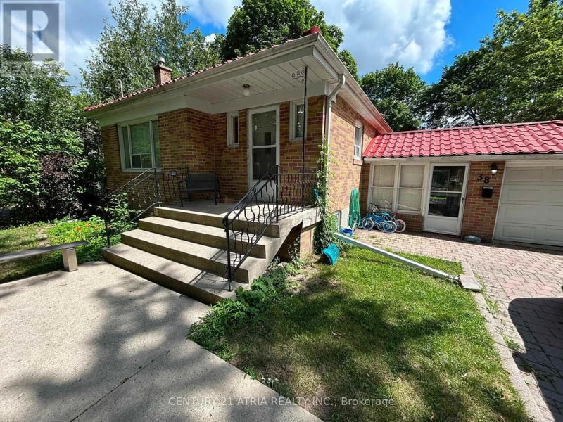 #Main 38 Harding Boulevard, Richmond Hill (Harding), Ontario, L4C1S8, Richmond Hill (Harding), Ontario — photo 1 of 5