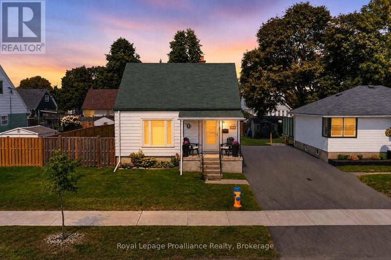 732 Gillespie Avenue, Peterborough (Otonabee Ward 1), Ontario, K9J4B7, Peterborough (Otonabee Ward 1), Ontario — photo 1 of 5