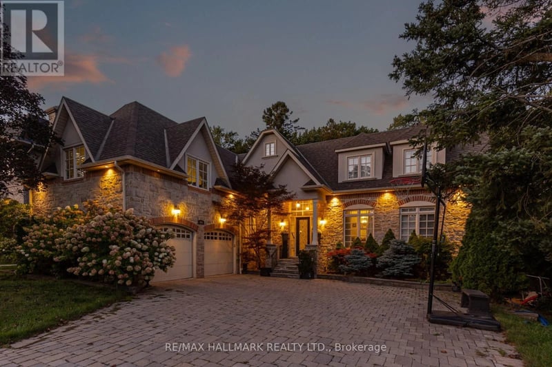 111 Woodhaven Park Drive, Oakville (SW Southwest), Ontario, L6L4K4, Oakville (SW Southwest), Ontario — photo 1 of 5
