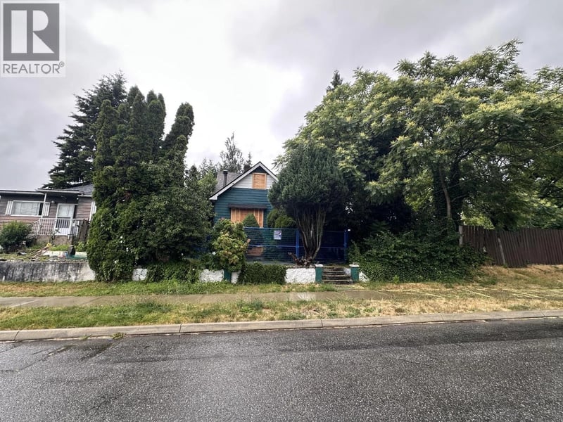 2005 NINTH Avenue, New Westminster, British Columbia, V3M3G6, New Westminster, British Columbia — photo 1 of 2