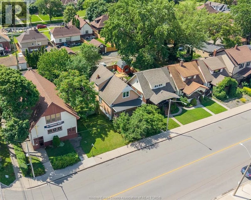 2075 OTTAWA Street, Windsor, Ontario, N8Y1R6, Windsor, Ontario — photo 1 of 5