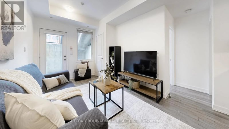 #1B 867 Wilson Avenue, Toronto (Downsview-Roding-CFB), Ontario, M3K0A4, Toronto (Downsview-Roding-CFB), Ontario — photo 1 of 5