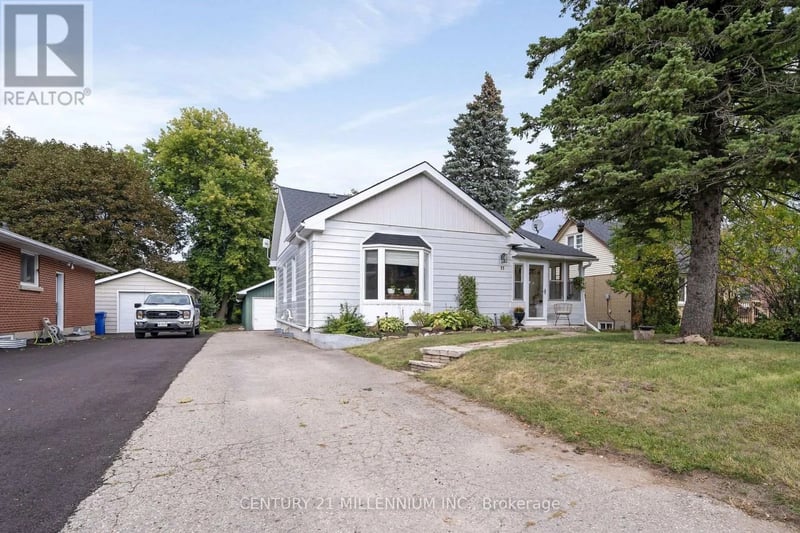 11 Dundas Street West, Erin, Ontario, N0B1T0, Erin, Ontario — photo 1 of 5