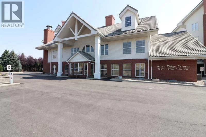 29 River Ridge Drive Northwest, Medicine Hat, Alberta, T1A8V3, Medicine Hat, Alberta — photo 1 of 5