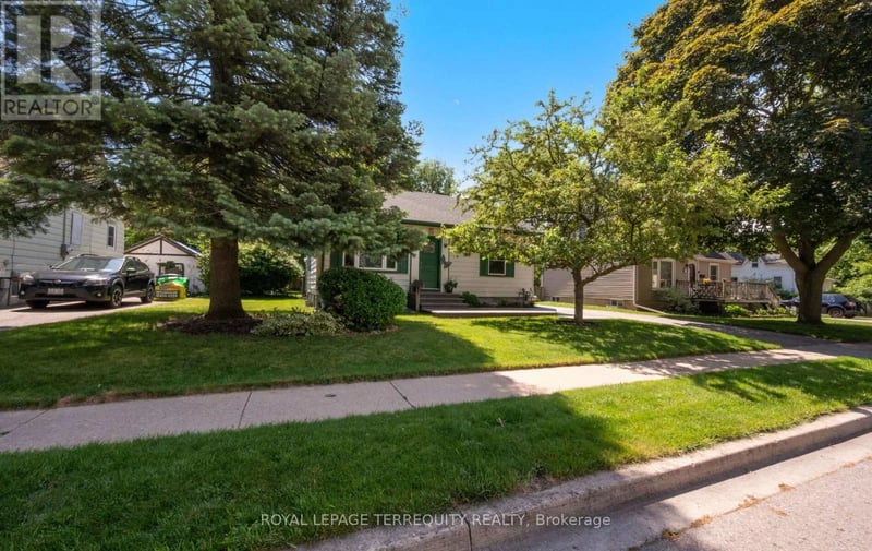 33 Rogers Road, Brampton (Brampton West), Ontario, L6X1L7, Brampton (Brampton West), Ontario — photo 1 of 5