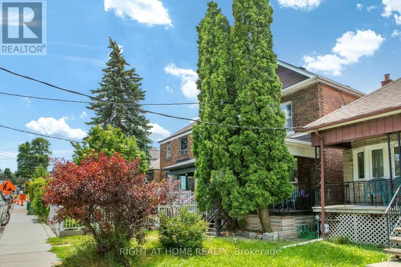290 Mcroberts Avenue, Toronto (Caledonia-Fairbank), Ontario, M6E4P7, Toronto (Caledonia-Fairbank), Ontario — photo 1 of 5