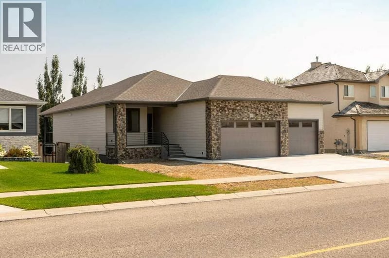 1027 Canyon Boulevard West, Lethbridge, Alberta, T1K7V4, Lethbridge, Alberta — photo 1 of 5