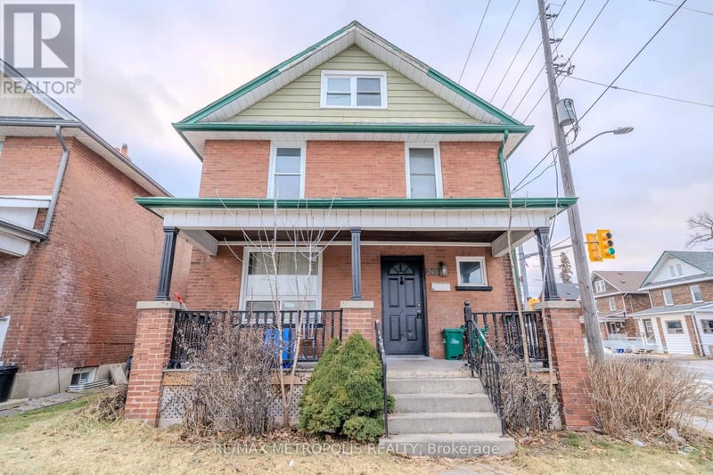 240 Division Street, Oshawa (O'Neill), Ontario, L1G5M5, Oshawa (O'Neill), Ontario — photo 1 of 5