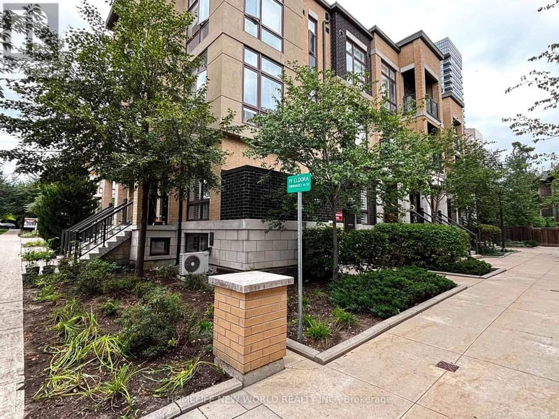 #45 19 Eldora Avenue, Toronto (Newtonbrook West), Ontario, M2M1R3, Toronto (Newtonbrook West), Ontario — photo 1 of 5