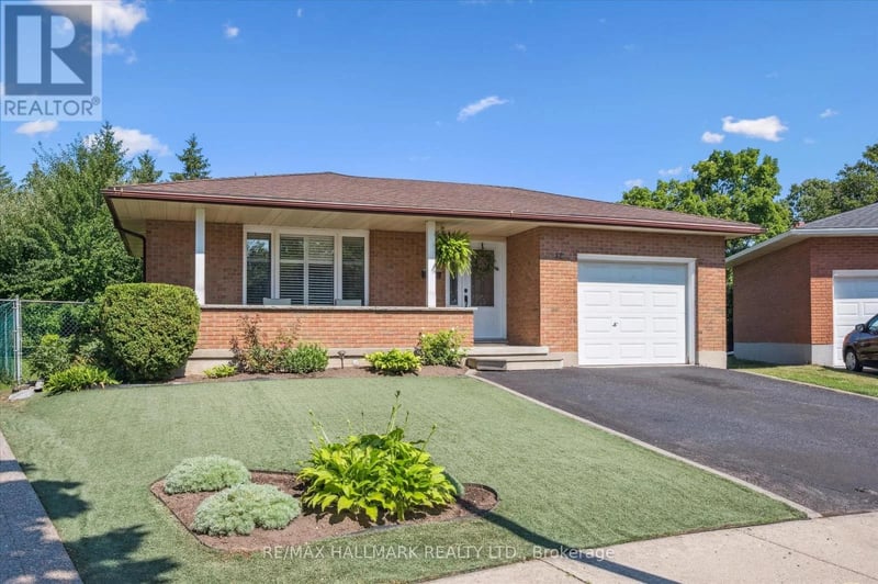 32 Warwick Court, Kitchener, Ontario, N2E2P1, Kitchener, Ontario — photo 1 of 5