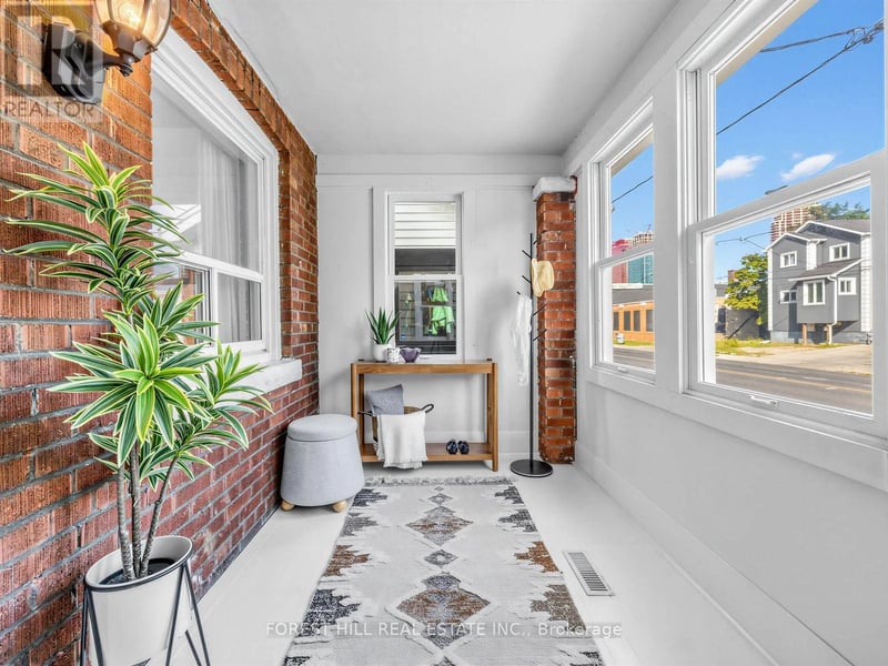 2375 Gerrard Street East, Toronto (East End-Danforth), Ontario, M4E2E7, Toronto (East End-Danforth), Ontario — photo 1 of 5
