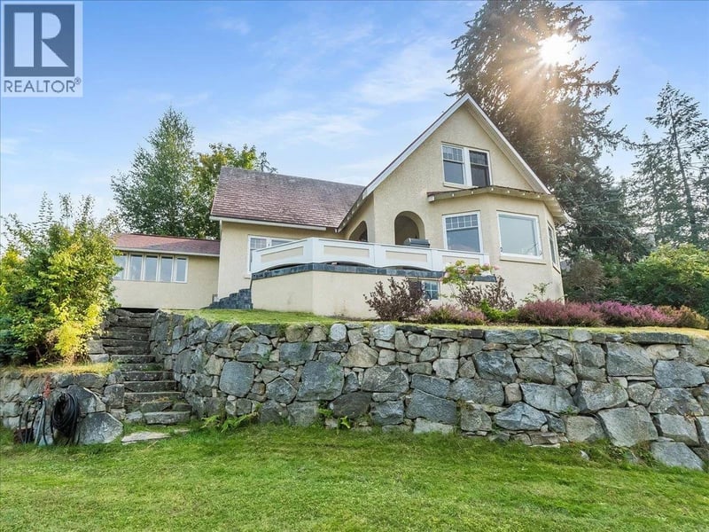 411 Hamilton Avenue, Nelson, British Columbia, V1L3G1, Nelson, British Columbia — photo 1 of 5