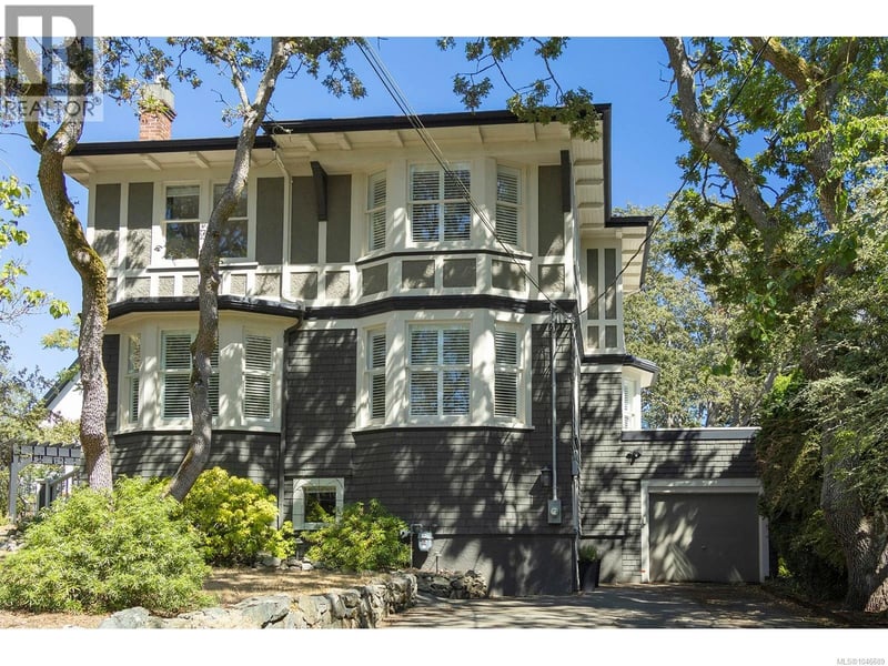 1391 Victoria Avenue, Oak Bay, British Columbia, V8S4P4, Oak Bay, British Columbia — photo 1 of 5