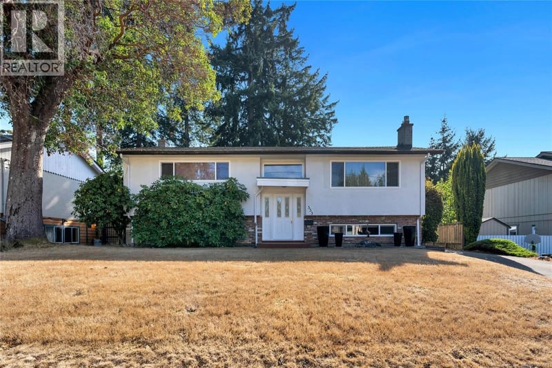 553 Acland Avenue, Colwood, British Columbia, V9C2N5, Colwood, British Columbia — photo 1 of 5