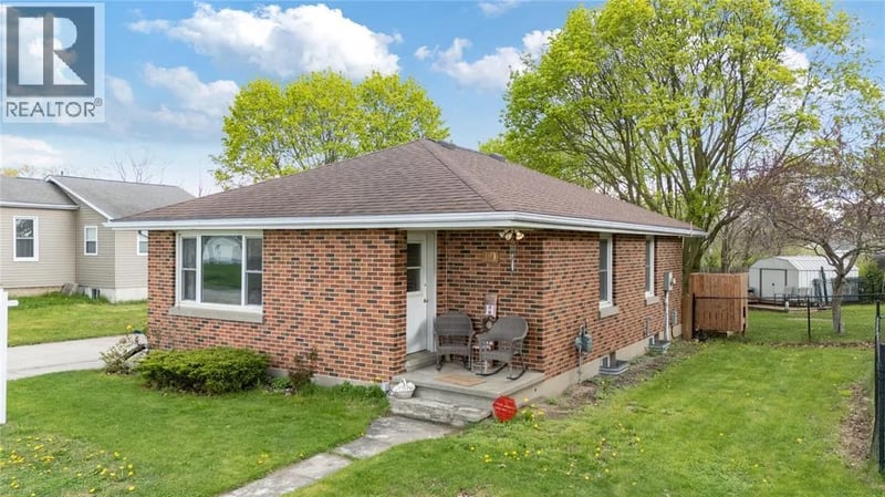 19 BROADWAY Street, Lambton Shores, Ontario, N0N1J0, Lambton Shores, Ontario — photo 1 of 5
