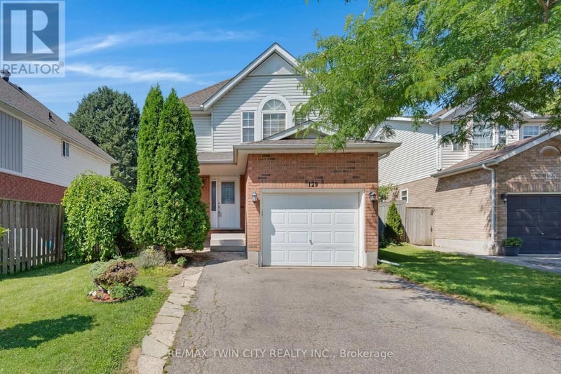129 KOVAC Road, Cambridge, Ontario, N1R8K4, Cambridge, Ontario — photo 1 of 5