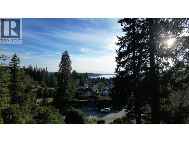 1372 OTTAWA Avenue, West Vancouver, British Columbia, V7T2H5, West Vancouver, British Columbia — photo 1 of 5