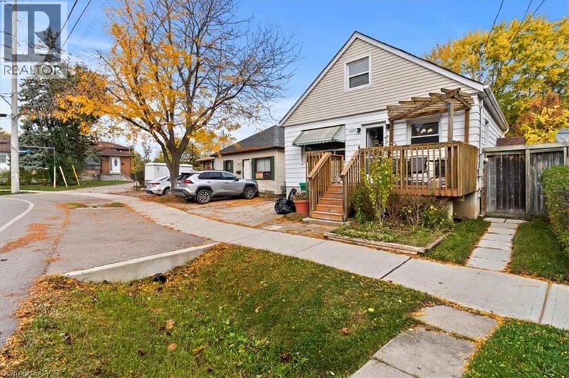 1097 ENOLA Avenue, Mississauga, Ontario, L5G4B1, Mississauga, Ontario — photo 1 of 5