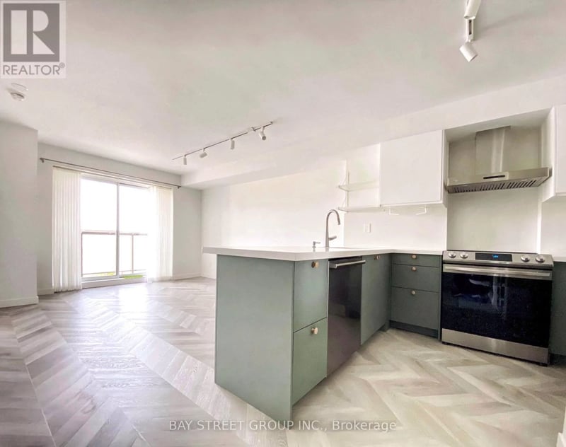 #402 140 Bathurst Street, Toronto (Niagara), Ontario, M5V3N8, Toronto (Niagara), Ontario — photo 1 of 5