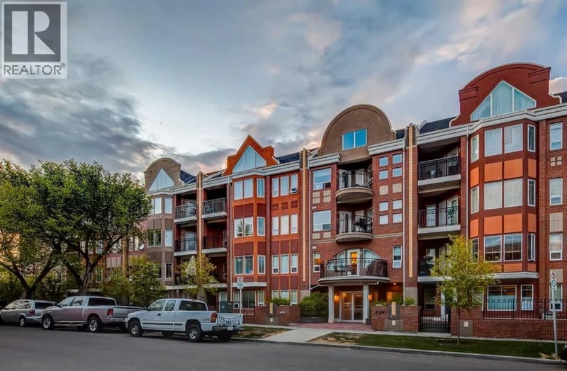 838 19 Avenue Southwest, Calgary, Alberta, T2T6H2, Calgary, Alberta — photo 1 of 5